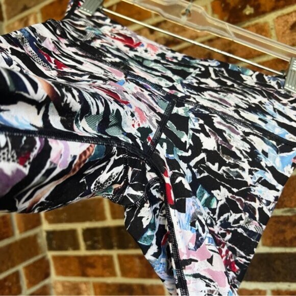 Lululemon  *  Wunder Under Tight 28" Leggings Culture Clash Multi EUC - Picture 12 of 15